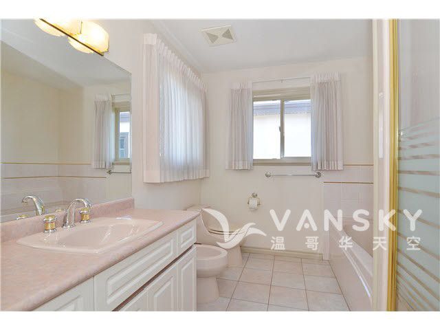 230327215045_160323 450 u1 master bath.JPG